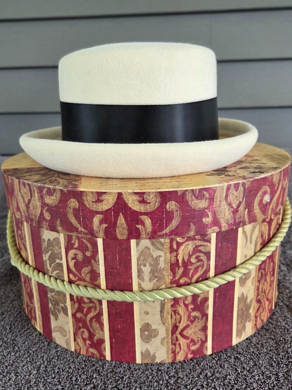 Women's White 100% Wool Bucket Bowler Hat with Black Ribbon Bow w/Hat Box
